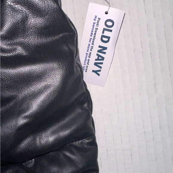 Old Navy Women's Black Puffer Vest - Picture 7 of 10